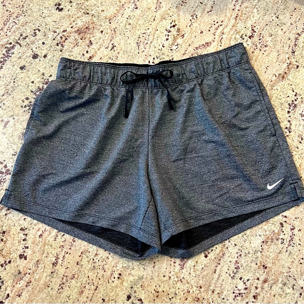 Nike Athletic Shorts Women Size L
